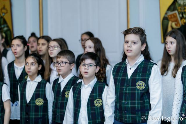 Şcoala „Elena Cuza” din Iași – Colindători la Reședința Mitropolitană 2019