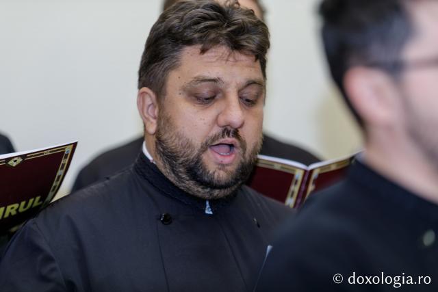 Corul „Potirul” al protopopiatului Hârlău – Colindători la Reședința Mitropolitană 2019