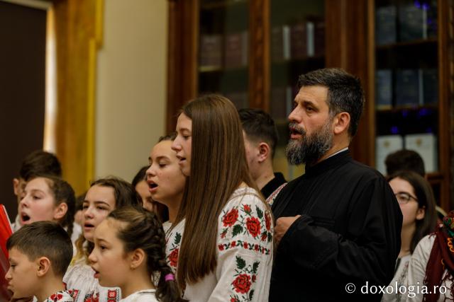 Filialele ATOR din Moldova și Prietenii Sfinţilor Trei Ierarhi – Colindători la Reședința Mitropolitană 2019