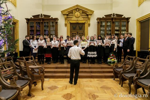 Studenții de la Facultatea de Teologie din Iași, anul III – Colindători la Reședința Mitropolitană 2019