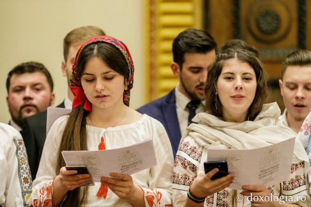 Studenții de la Facultatea de Teologie din Iași, anul III – Colindători la Reședința Mitropolitană 2019