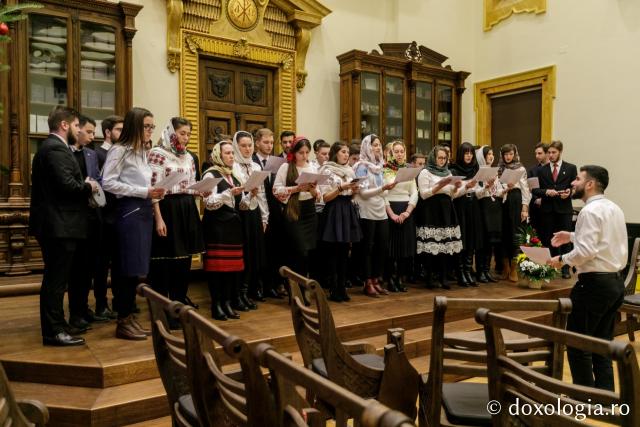 Studenții de la Facultatea de Teologie din Iași, anul III – Colindători la Reședința Mitropolitană 2019