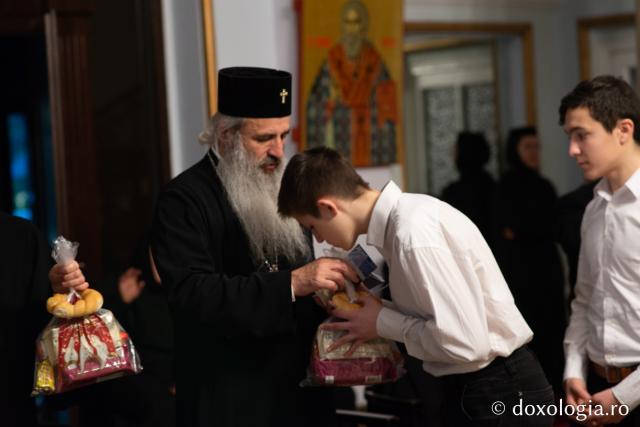 Corul elevilor basarabeni de la Seminarului Teologic Liceal Ortodox din Iaşi – Colindători la Reședința Mitropolitană 2019