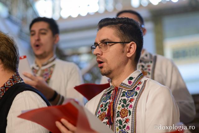 Corul „Sf. Ioan Rusu” al Parohiei „Adormirea Maicii Domnului” din Galata – Colindători la Reședința Mitropolitană 2019