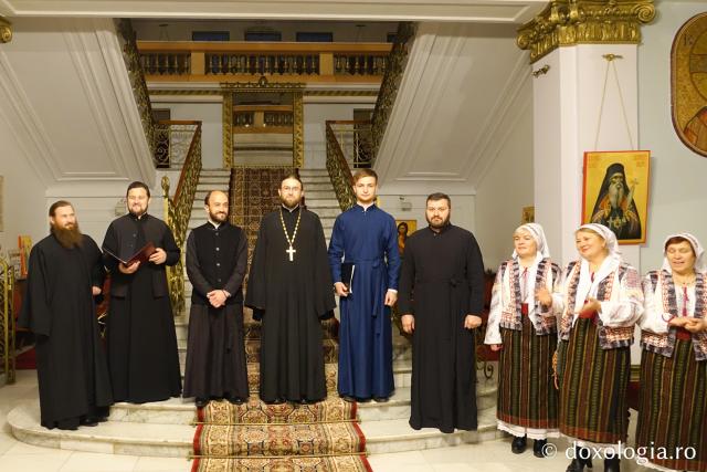 Corul de femei „Tărăncuțele” și Corul preoțesc „Filoteus” din Protopopiatul Ungheni, Basarabia – Colindători la Reședința Mitropolitană 2019