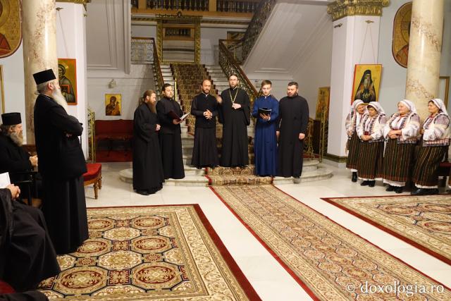 Corul de femei „Tărăncuțele” și Corul preoțesc „Filoteus” din Protopopiatul Ungheni, Basarabia – Colindători la Reședința Mitropolitană 2019