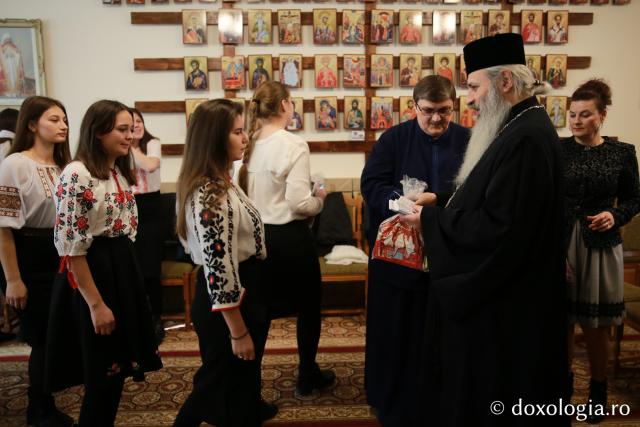 Corul Liceului Teoretic Ortodox „Cuvioasa Parascheva”, Agapia – Colindători 2019