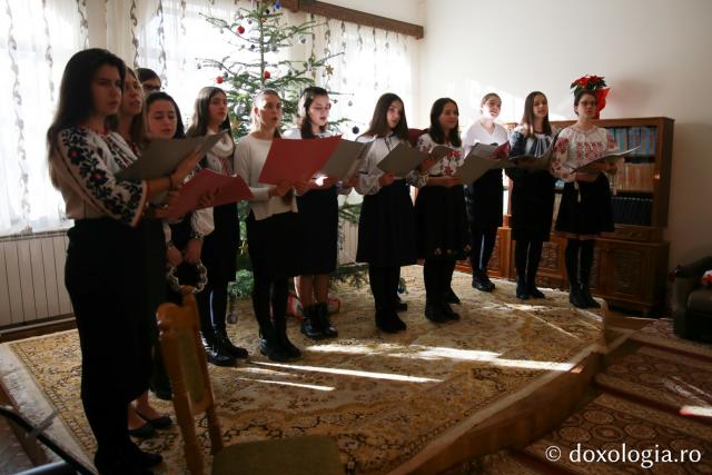 Corul Liceului Teoretic Ortodox „Cuvioasa Parascheva”, Agapia – Colindători 2019