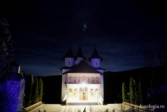 (Foto) Zile liniștite de Crăciun la Mănăstirea Sihăstria