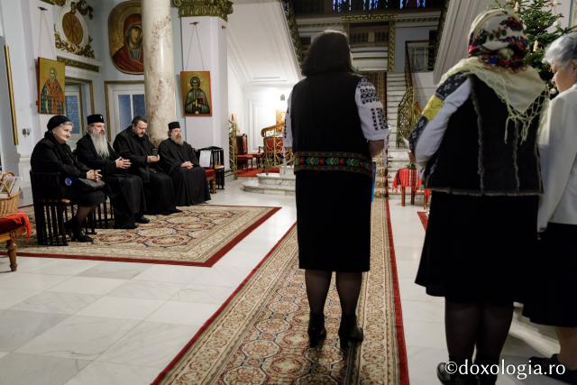 Societatea Femeilor Ortodoxe Române – Colindători la Reședința Mitropolitană 2019