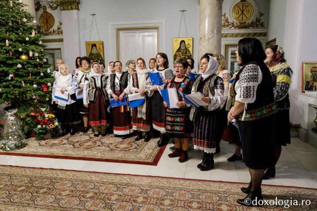 Societatea Femeilor Ortodoxe Române – Colindători la Reședința Mitropolitană 2019