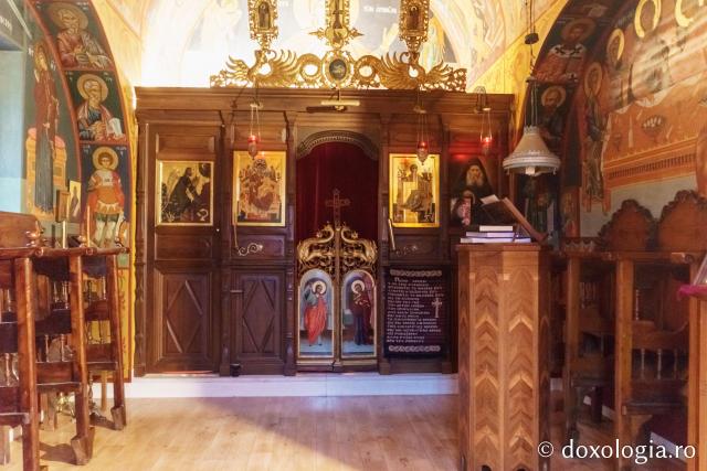 (Foto) Pași de pelerin la Chilia „Sfinții Doctori fără de arginți Cosma și Damian” – Vatoped, Athos