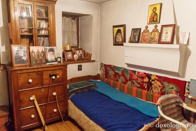 (Foto) Pași de pelerin la Chilia „Sfinții Doctori fără de arginți Cosma și Damian” – Vatoped, Athos