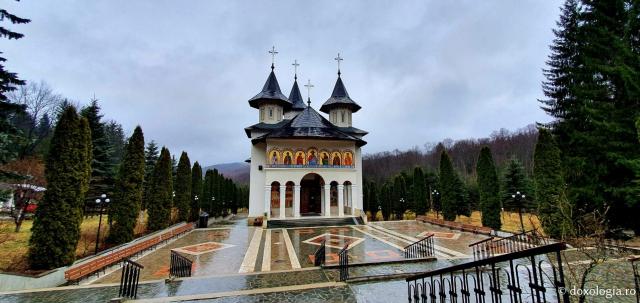 (Foto) Mănăstirea Sihăstria la început de primăvară