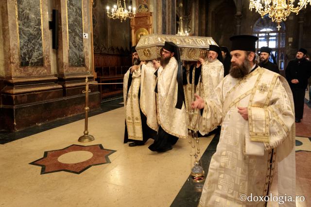 (Foto) Sfânta Parascheva și-a vizitat închinătorii