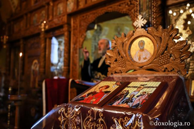 (Foto) Denia celor 12 Evanghelii în bisericile din Arhiepiscopia Iașilor