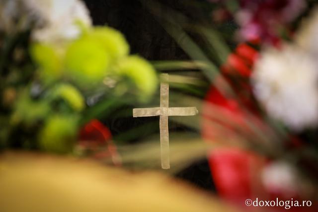 (Foto) Denia celor 12 Evanghelii în bisericile din Arhiepiscopia Iașilor
