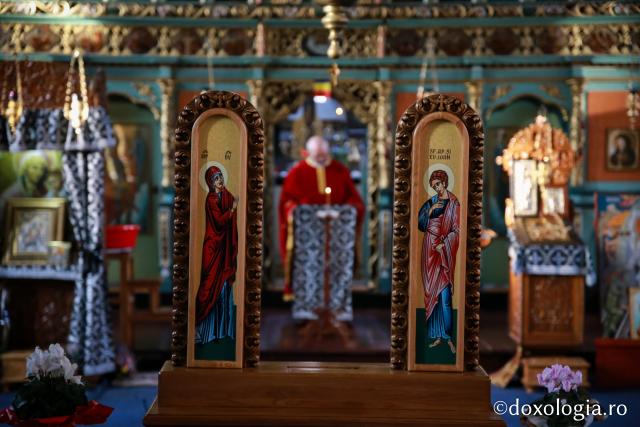 (Foto) Denia celor 12 Evanghelii în bisericile din Arhiepiscopia Iașilor
