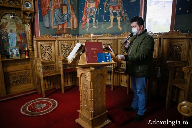 (Foto) Denia celor 12 Evanghelii în bisericile din Arhiepiscopia Iașilor