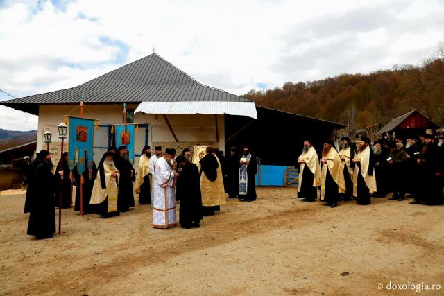 (Foto) Procesiune cu icoana Maicii Domnului la Mănăstirea Sihăstria