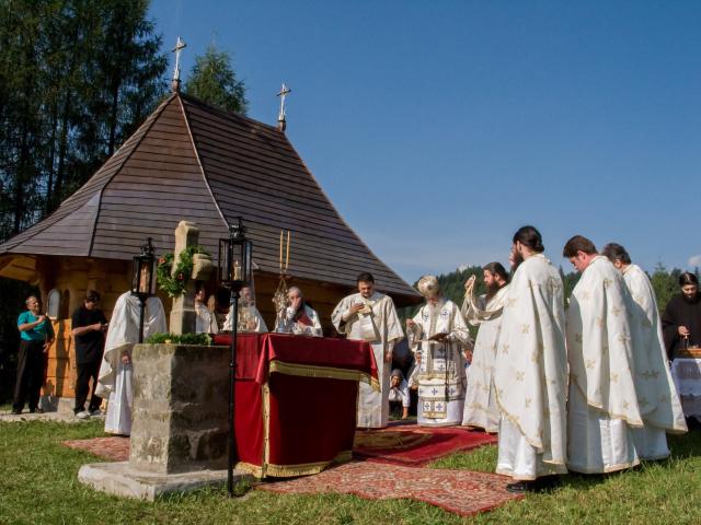 (Foto) IPS Pimen – în slujba Bisericii, pe tărâmul binecuvântat al Bucovinei
