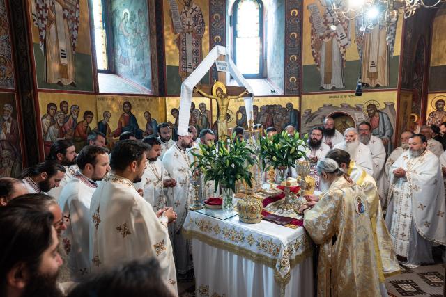 (Foto) IPS Pimen – în slujba Bisericii, pe tărâmul binecuvântat al Bucovinei