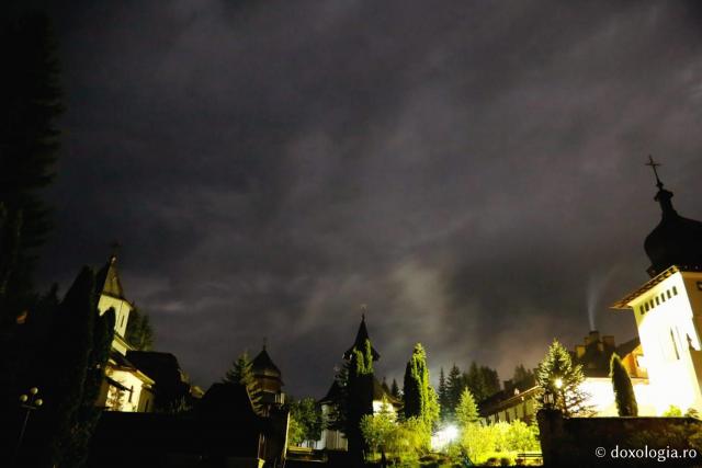 (Foto) Mănăstirea Sihăstria – o oază de liniște în mijlocul naturii 