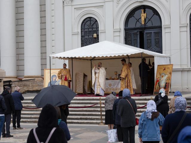 (Foto) Catedrala Mitropolitană din Iași: prima duminică alături de credincioși, după încetarea stării de urgență