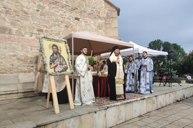 (Foto) Vecernia hramului Bisericii „Sfântul Ioan-Domnesc” din Piatra Neamț