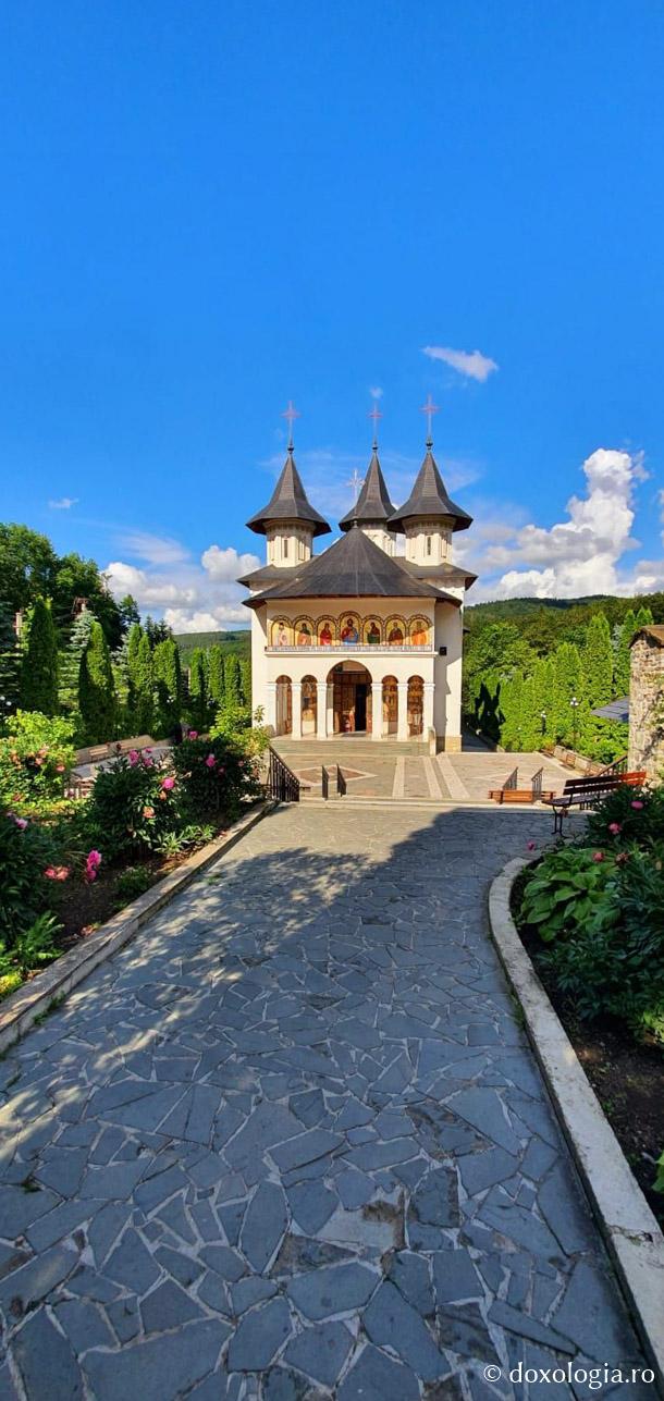(Foto) Un petic de Rai – Mănăstirea Sihăstria 