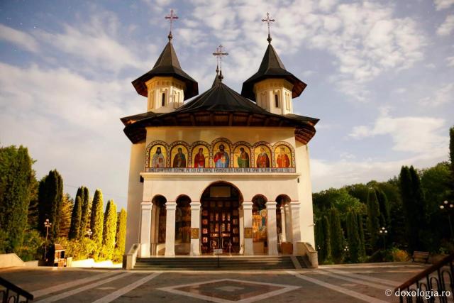 (Foto) Clipe de liniște la Mănăstirea Sihăstria