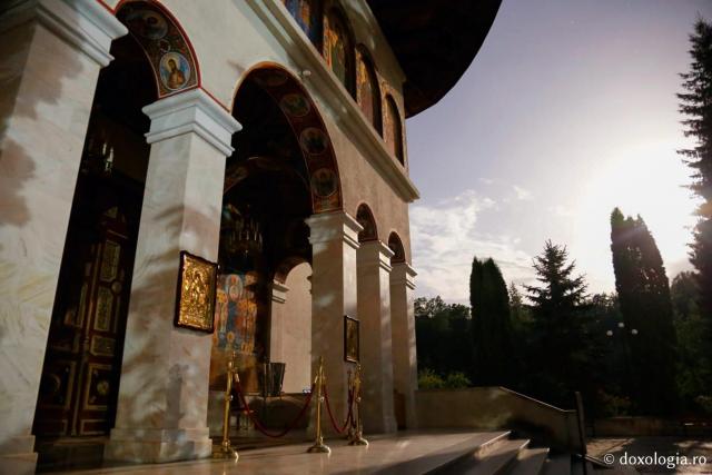 (Foto) Clipe de liniște la Mănăstirea Sihăstria
