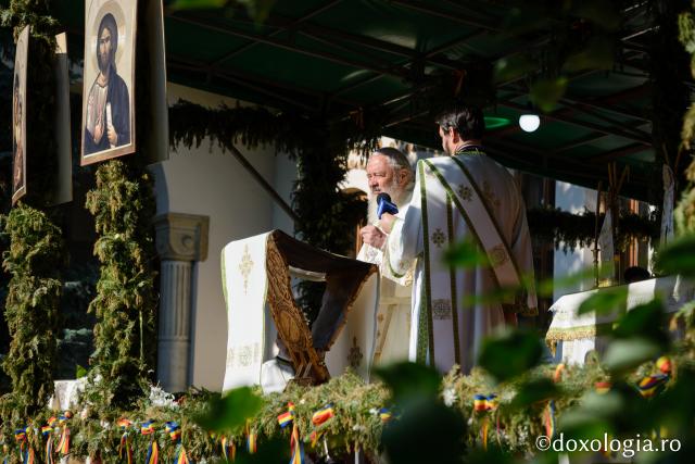 (Foto) 40 de zile fără IPS Părinte Pimen: Sfânta Liturghie și slujba Parastasului