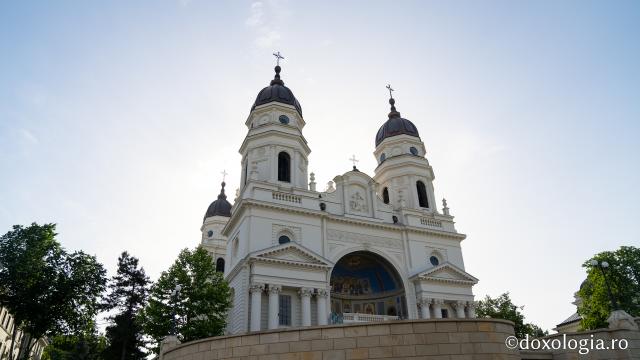 (Foto) Sărbătoarea Cincizecimii la Catedrala Mitropolitană din Iași