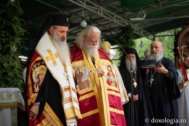 (Foto) Întronizarea Înaltpreasfințitului Calinic, noul Arhiepiscop al Sucevei și Rădăuților