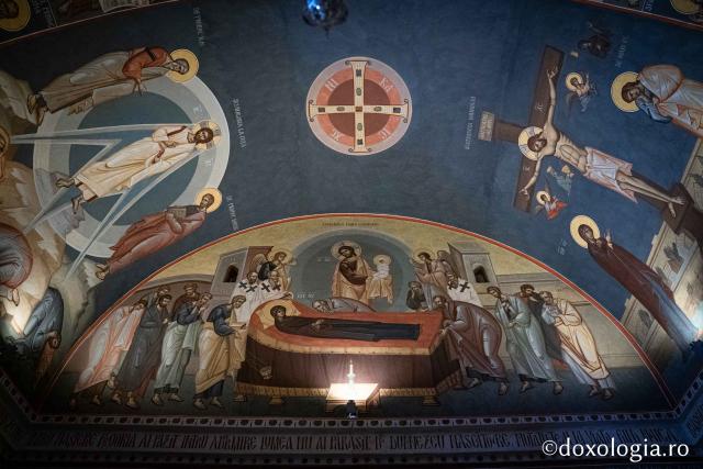 (Foto) Pași de pelerin în biserica Mănăstirii Lupșa