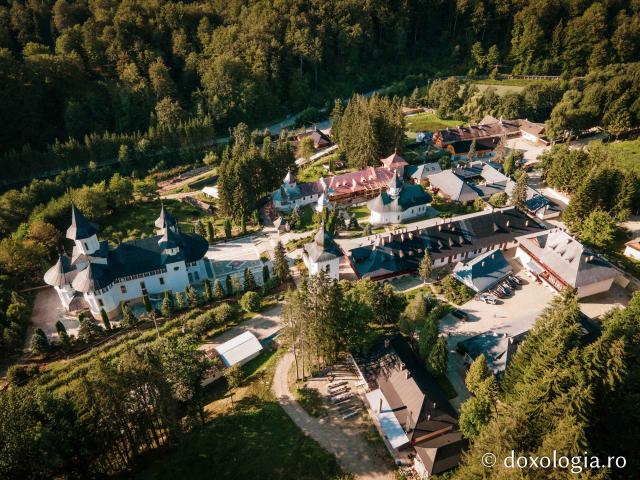 (Foto) Sub ochii lui Dumnezeu: Mănăstirea Sihăstria, așa cum se vede din Cer