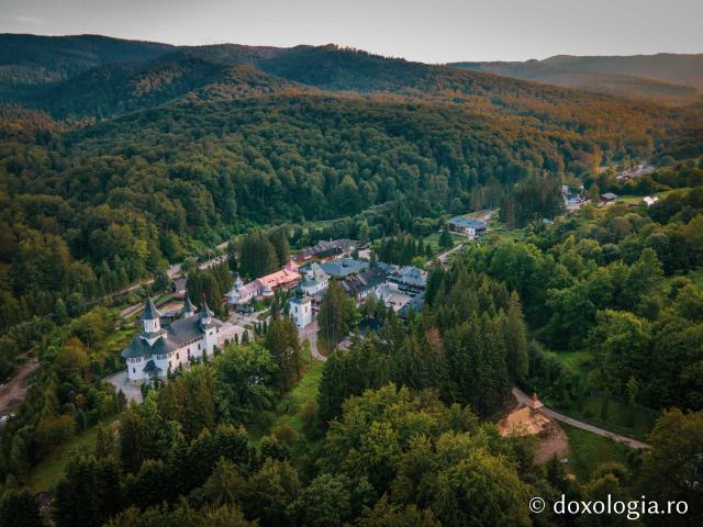 (Foto) Sub ochii lui Dumnezeu: Mănăstirea Sihăstria, așa cum se vede din Cer