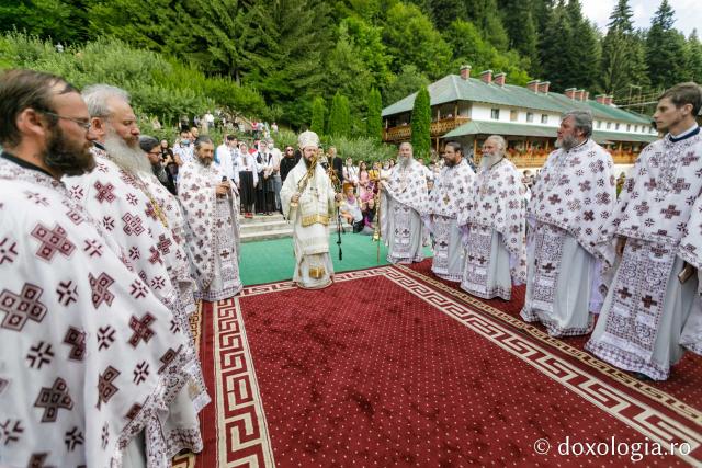 (Foto) Duh și rugăciune în Munții Neamțului, de ziua Sfintei Cuvioase Teodora