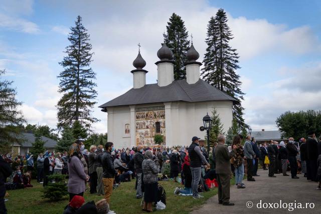 (Foto) Mănăstirea Vorona, în straie de sărbătoare – 8 septembrie 2020