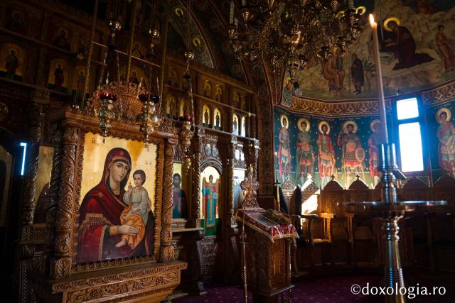 (Foto) Schitul „Înălțarea Sfintei Cruci”, Poiana lui Ioan – testamentul spiritual al Părintelui Paisie Olaru
