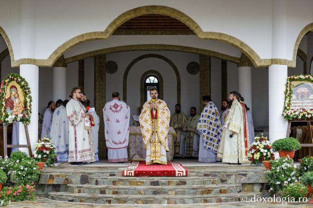 (Foto) Mănăstirea Alexandru Vlahuță din județul Vaslui și-a sărbătorit hramul de Praznicul Nașterii Maicii Domnului