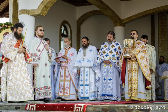 (Foto) Mănăstirea Alexandru Vlahuță din județul Vaslui și-a sărbătorit hramul de Praznicul Nașterii Maicii Domnului