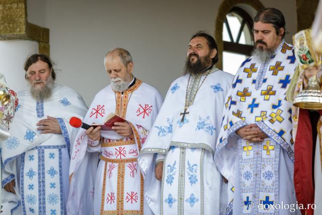 (Foto) Mănăstirea Alexandru Vlahuță din județul Vaslui și-a sărbătorit hramul de Praznicul Nașterii Maicii Domnului