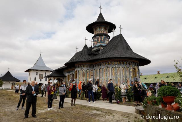 (Foto) Mănăstirea Alexandru Vlahuță din județul Vaslui și-a sărbătorit hramul de Praznicul Nașterii Maicii Domnului