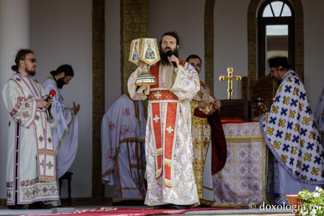 (Foto) Mănăstirea Alexandru Vlahuță din județul Vaslui și-a sărbătorit hramul de Praznicul Nașterii Maicii Domnului