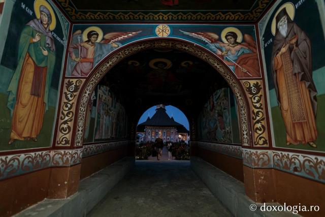 (Foto) Mănăstirea Alexandru Vlahuță din județul Vaslui și-a sărbătorit hramul de Praznicul Nașterii Maicii Domnului