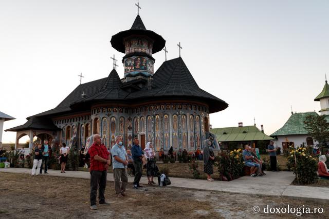 (Foto) Mănăstirea Alexandru Vlahuță din județul Vaslui și-a sărbătorit hramul de Praznicul Nașterii Maicii Domnului
