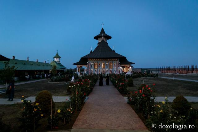 (Foto) Mănăstirea Alexandru Vlahuță din județul Vaslui și-a sărbătorit hramul de Praznicul Nașterii Maicii Domnului