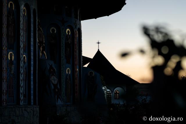 (Foto) Mănăstirea Alexandru Vlahuță din județul Vaslui și-a sărbătorit hramul de Praznicul Nașterii Maicii Domnului